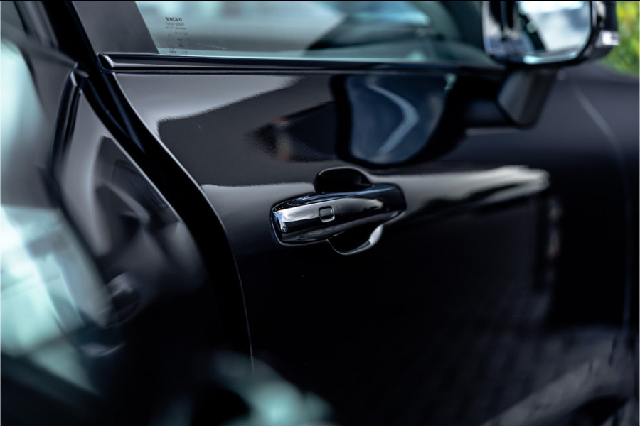 Volvo XC60 2.0 T6 Plug-in hybrid AWD Plus Dark - Panorama | H&K | Memory | 360 Camera