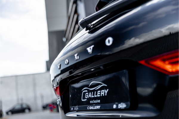 Volvo XC60 2.0 T6 Plug-in hybrid AWD Plus Dark - Panorama | H&K | Memory | 360 Camera