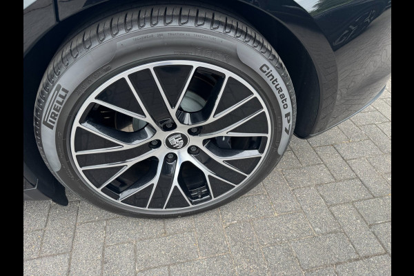 Porsche Taycan 79 kWh/Passenger display/Pano/5 pers/incl.BTW