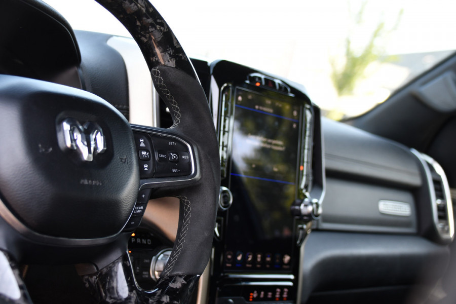 Dodge Ram 1500 5.7 V8 4x4 Crew Cab Laramie Full Options! 360 Camera, Pano, Adaptieve Cruise, LED, 402pk, Leder, Luchtvering, 3500kg Trekhaak, Stoel verkoeling/verwarming, Uniek!