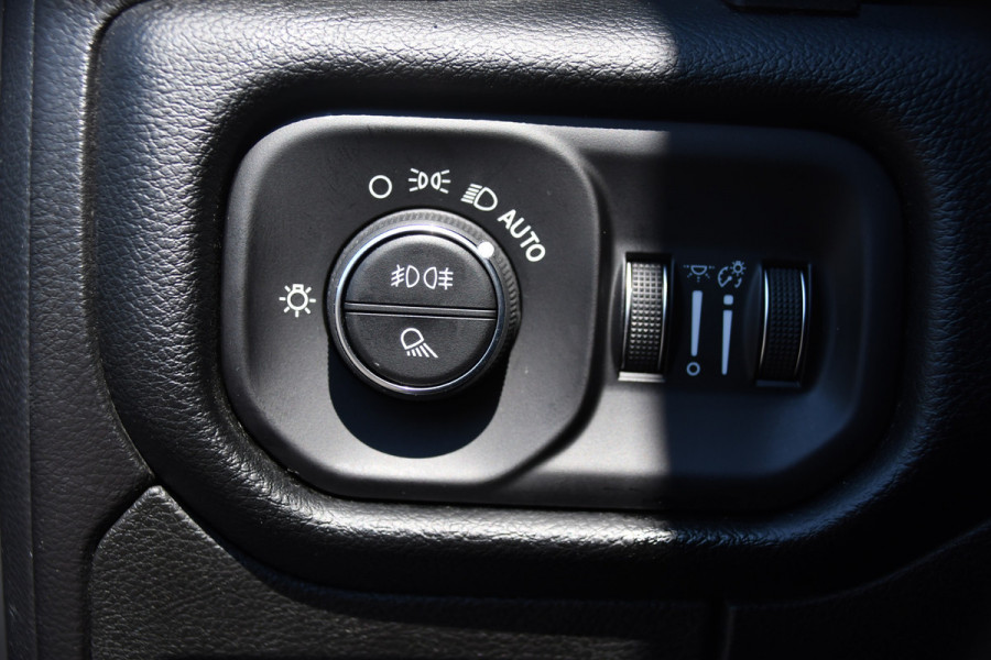 Dodge Ram 1500 5.7 V8 4x4 Crew Cab Laramie Full Options! 360 Camera, Pano, Adaptieve Cruise, LED, 402pk, Leder, Luchtvering, 3500kg Trekhaak, Stoel verkoeling/verwarming, Uniek!