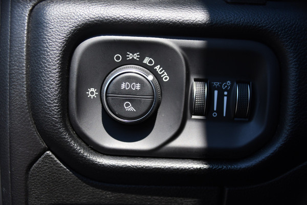 Dodge Ram 1500 5.7 V8 4x4 Crew Cab Laramie Full Options! 360 Camera, Pano, Adaptieve Cruise, LED, 402pk, Leder, Luchtvering, 3500kg Trekhaak, Stoel verkoeling/verwarming, Uniek!