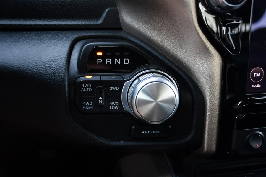 Dodge Ram 1500 5.7 V8 4x4 Crew Cab Laramie Full Options! 360 Camera, Pano, Adaptieve Cruise, LED, 402pk, Leder, Luchtvering, 3500kg Trekhaak, Stoel verkoeling/verwarming, Uniek!