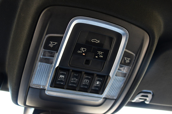 Dodge Ram 1500 5.7 V8 4x4 Crew Cab Laramie Full Options! 360 Camera, Pano, Adaptieve Cruise, LED, 402pk, Leder, Luchtvering, 3500kg Trekhaak, Stoel verkoeling/verwarming, Uniek!