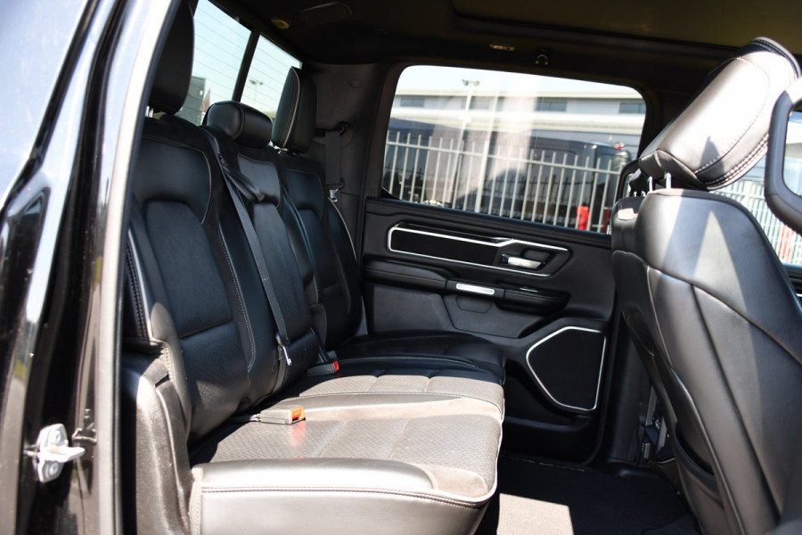 Dodge Ram 1500 5.7 V8 4x4 Crew Cab Laramie Full Options! 360 Camera, Pano, Adaptieve Cruise, LED, 402pk, Leder, Luchtvering, 3500kg Trekhaak, Stoel verkoeling/verwarming, Uniek!