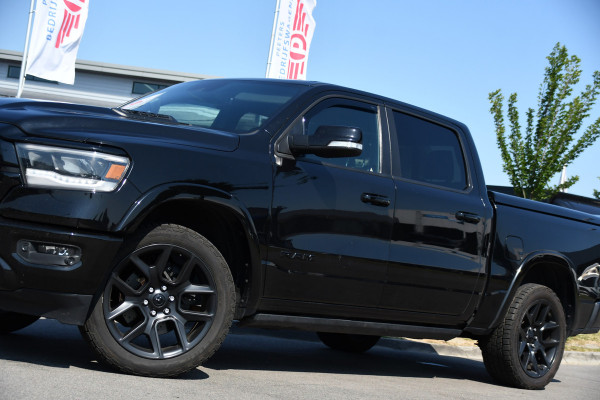 Dodge Ram 1500 5.7 V8 4x4 Crew Cab Laramie Full Options! 360 Camera, Pano, Adaptieve Cruise, LED, 402pk, Leder, Luchtvering, 3500kg Trekhaak, Stoel verkoeling/verwarming, Uniek!