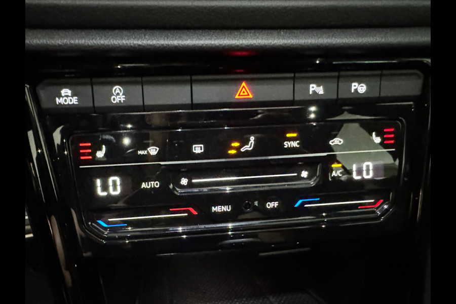 Volkswagen T-Roc 1.5 TSI Life Business Pano|Dodehoek|ACC|Memory|Keyless|Camera