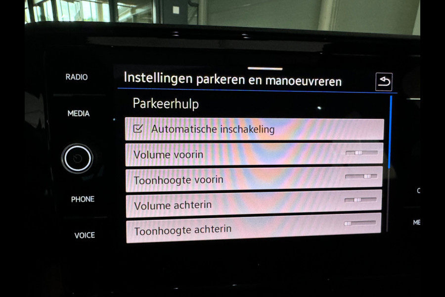 Volkswagen T-Roc 1.5 TSI Life Business Pano|Dodehoek|ACC|Memory|Keyless|Camera
