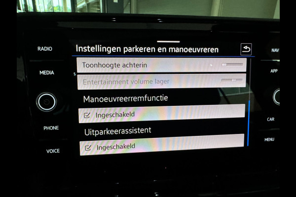 Volkswagen T-Roc 1.5 TSI Life Business Pano|Dodehoek|ACC|Memory|Keyless|Camera