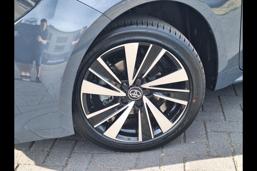 Toyota Corolla Touring Sports 140 Dynamic Plus | Stoel + Stuurverwarming, 17 inch, Parkeersensoren, Keyless, Groot scherm