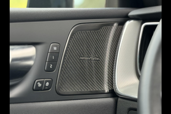 Volvo XC60 2.0 T6 Plug-in hybrid AWD Plus Black Edition |Pano|H/K|Trekhaak|AllSeason
