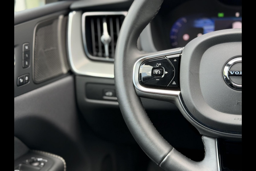 Volvo XC60 2.0 T6 Plug-in hybrid AWD Plus Black Edition |Pano|H/K|Trekhaak|AllSeason