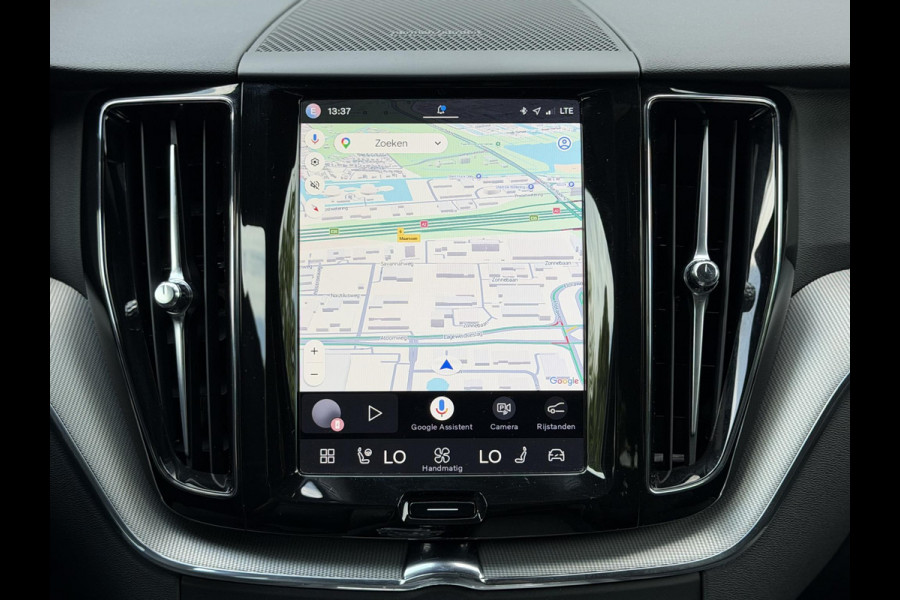 Volvo XC60 2.0 T6 Plug-in hybrid AWD Plus Black Edition |Pano|H/K|Trekhaak|AllSeason