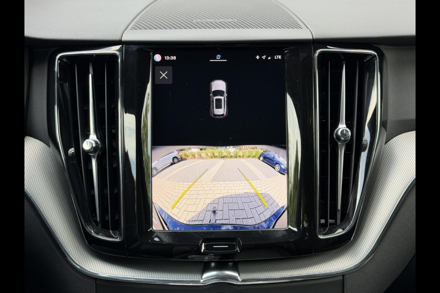 Volvo XC60 2.0 T6 Plug-in hybrid AWD Plus Black Edition |Pano|H/K|Trekhaak|AllSeason
