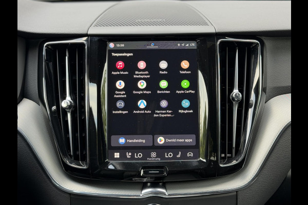Volvo XC60 2.0 T6 Plug-in hybrid AWD Plus Black Edition |Pano|H/K|Trekhaak|AllSeason