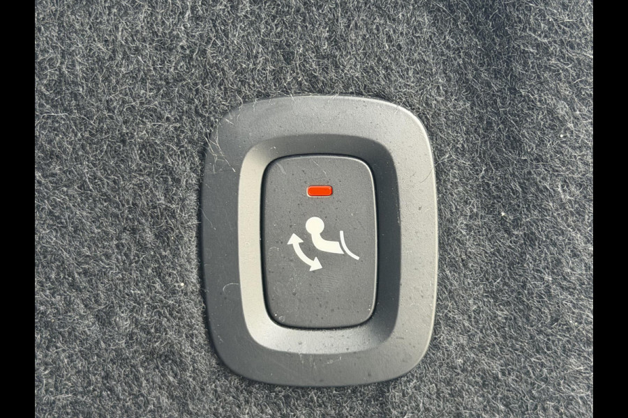 Volvo XC60 2.0 T6 Plug-in hybrid AWD Plus Black Edition |Pano|H/K|Trekhaak|AllSeason