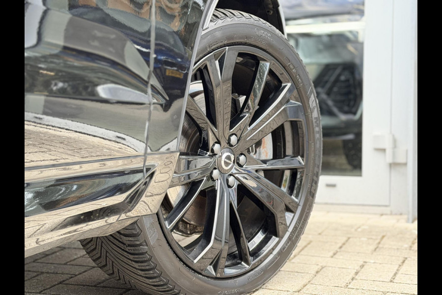 Volvo XC60 2.0 T6 Plug-in hybrid AWD Plus Black Edition |Pano|H/K|Trekhaak|AllSeason