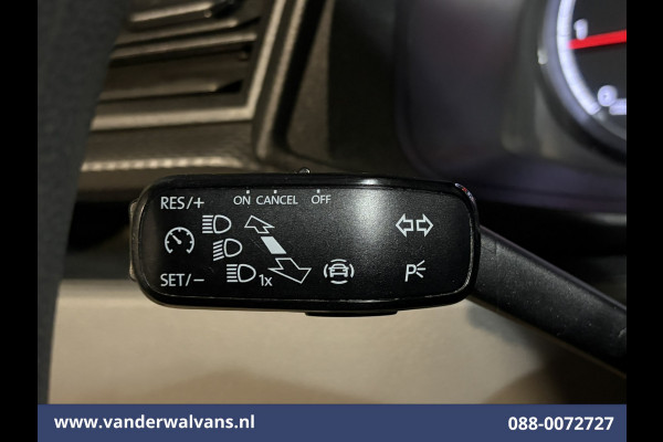 Volkswagen Transporter 2.0 TDI 150pk L2H1 Euro6 Airco | Camera | Apple Carplay | 2500kg Trekhaak | Cruisecontrol Android Auto, Parkeersensoren, Leder, Bijrijdersbank