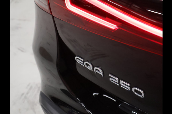 Mercedes-Benz EQA 250 Business Solution Luxury 67 kWh [ADAPTIVE CRUISE, STOELVERWARMING, CAMERA, SFEERVERLICHTING, PDC V + A, CLIMATE, NAVIGATIE, DIGITAL DASH, ELEKTRISCHE ACHTERKLEP, KEYLESS START, DODEHOEKASSISTENT, LED]