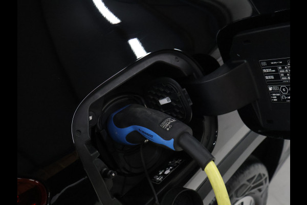 Mercedes-Benz EQA 250 Business Solution Luxury 67 kWh [ADAPTIVE CRUISE, STOELVERWARMING, CAMERA, SFEERVERLICHTING, PDC V + A, CLIMATE, NAVIGATIE, DIGITAL DASH, ELEKTRISCHE ACHTERKLEP, KEYLESS START, DODEHOEKASSISTENT, LED]