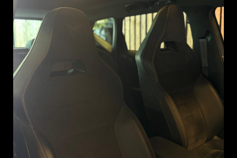 CUPRA Ateca 2.0 TSI 4DRIVE / Carbon / Brembo / Pano / Beats / 360 Camera / Kuipstoelen / Keyless / Sfeerverlichting / Carplay /DAB