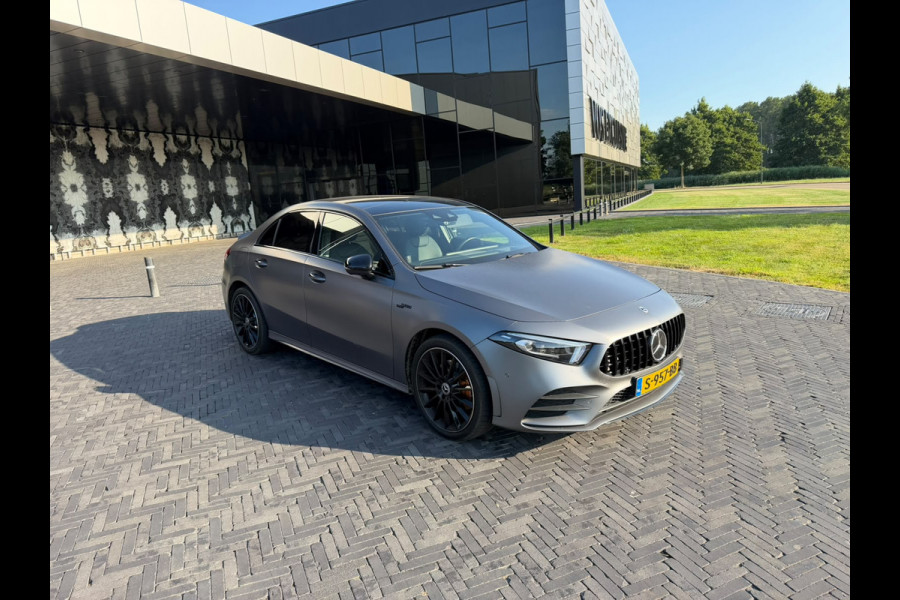 Mercedes-Benz A-Klasse 250 e AMG Limousine Night|HUD|Pano|360°|Sfeer|Widescreen MBUX|19" AMG