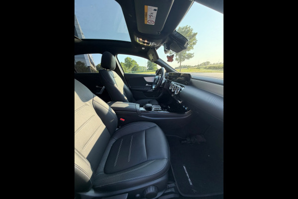 Mercedes-Benz A-Klasse 250 e AMG Limousine Night|HUD|Pano|360°|Sfeer|Widescreen MBUX|19" AMG