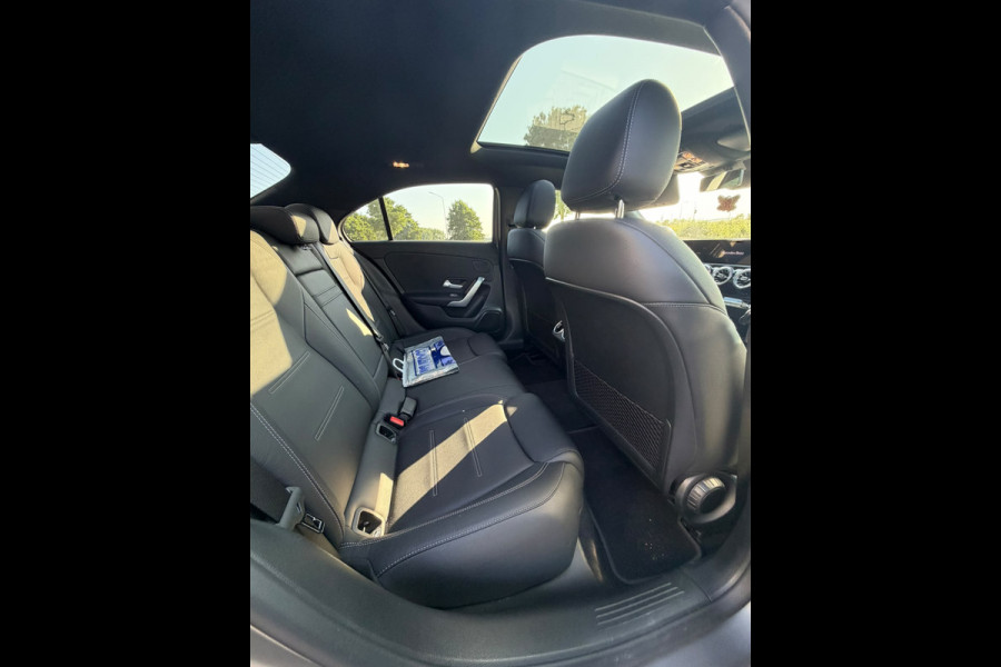 Mercedes-Benz A-Klasse 250 e AMG Limousine Night|HUD|Pano|360°|Sfeer|Widescreen MBUX|19" AMG