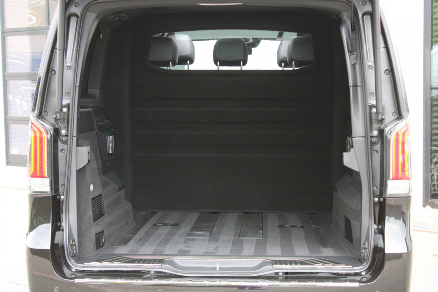 Mercedes-Benz V-Klasse 300d / AMG / DC / Luchtvering / Pano / Elec Stoelen / Burmester / Vol Opties / NIEUWSTAAT.