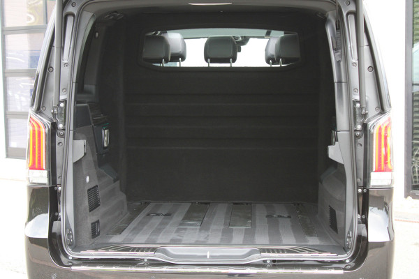 Mercedes-Benz V-Klasse 300d / AMG / DC / Luchtvering / Pano / Elec Stoelen / Burmester / Vol Opties / NIEUWSTAAT.
