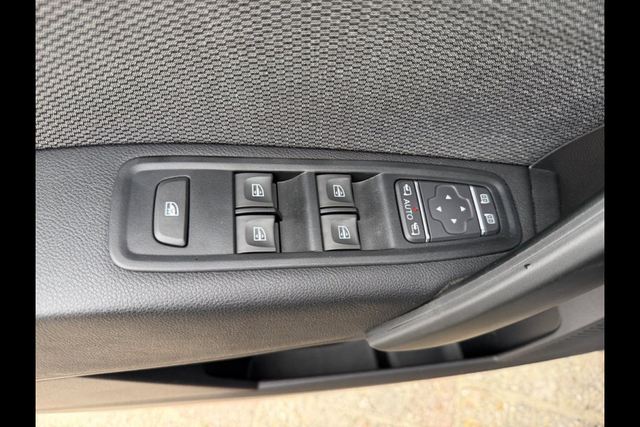 Renault Kangoo TCe 130 EDC Techno Afn. trekhaak / Carplay / Camera / P-sensoren rondom