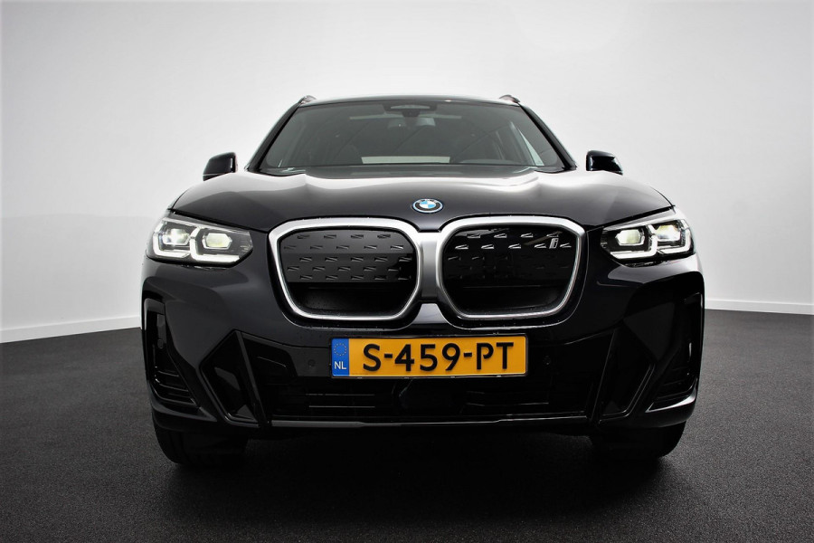 BMW iX3 Executive M-Sport 80 kWh Leder Panoramisch Schuif-Kantel dak Camera Elektrisch bedienbare achterklep Climate control