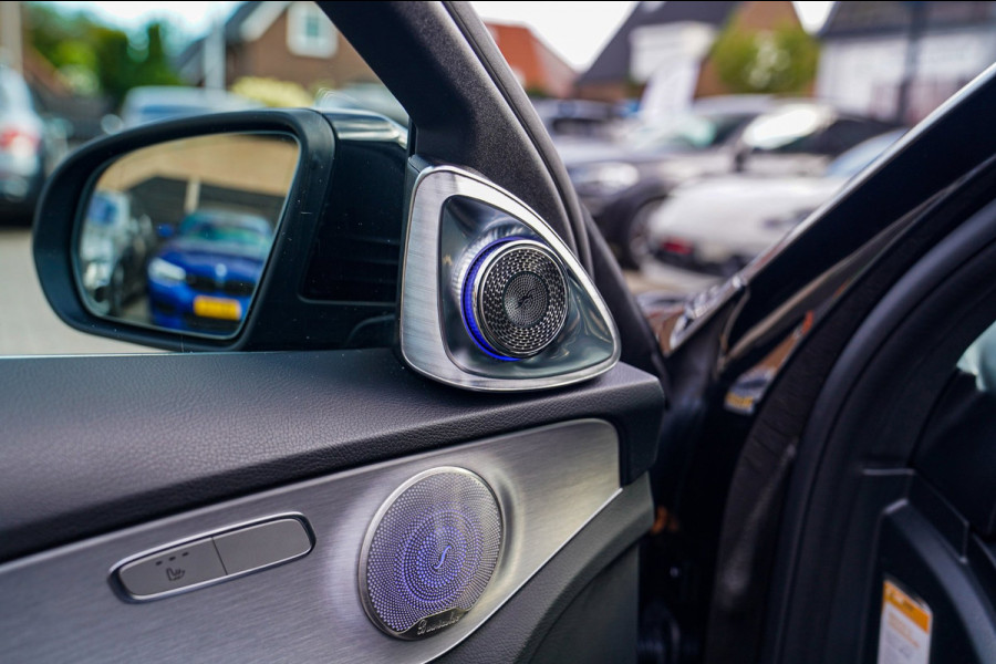 Mercedes-Benz C-Klasse 180 Sport Edition Premium Plus | Dubbele Panorama | AMG Pakket | Stoelverwarming | Xenon / LED | Sfeerverli