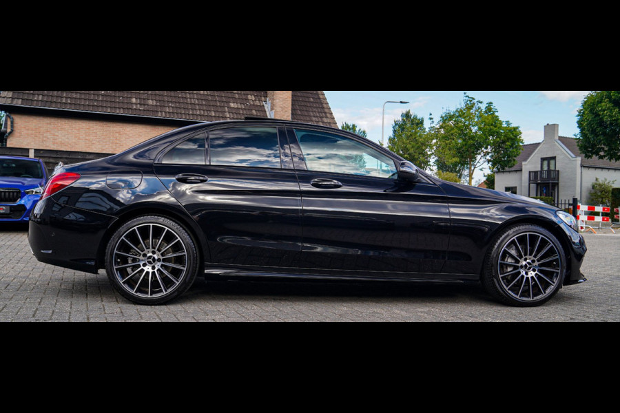 Mercedes-Benz C-Klasse 180 Sport Edition Premium Plus | Dubbele Panorama | AMG Pakket | Stoelverwarming | Xenon / LED | Sfeerverli