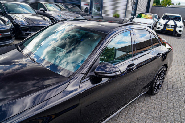 Mercedes-Benz C-Klasse 180 Sport Edition Premium Plus | Dubbele Panorama | AMG Pakket | Stoelverwarming | Xenon / LED | Sfeerverli