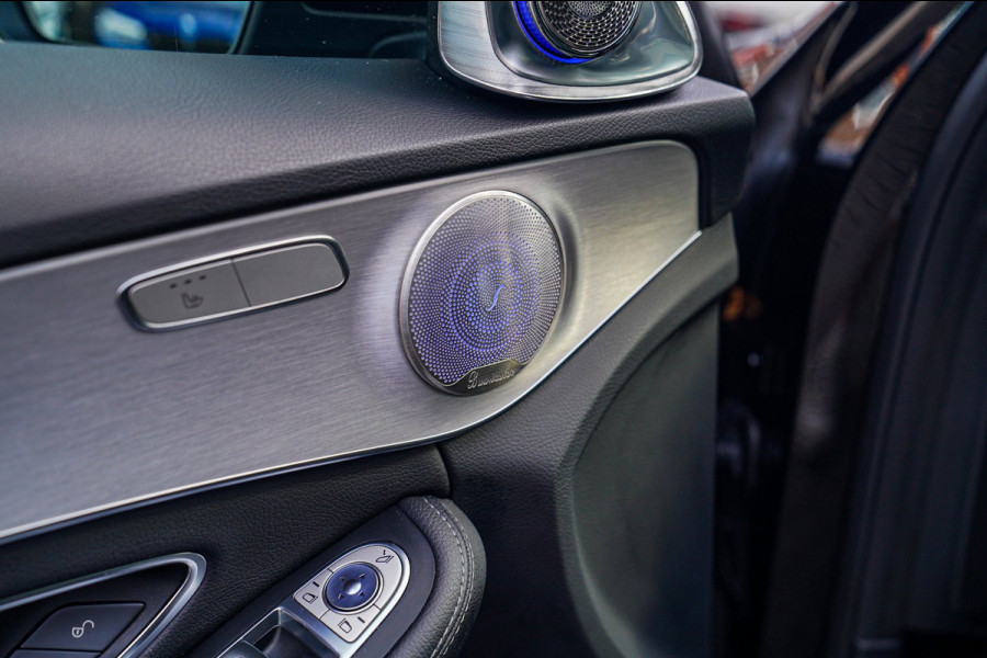 Mercedes-Benz C-Klasse 180 Sport Edition Premium Plus | Dubbele Panorama | AMG Pakket | Stoelverwarming | Xenon / LED | Sfeerverli