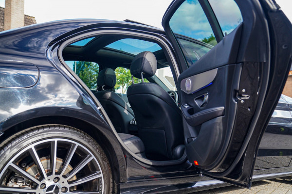 Mercedes-Benz C-Klasse 180 Sport Edition Premium Plus | Dubbele Panorama | AMG Pakket | Stoelverwarming | Xenon / LED | Sfeerverli