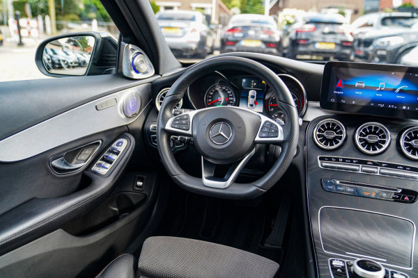 Mercedes-Benz C-Klasse 180 Sport Edition Premium Plus | Dubbele Panorama | AMG Pakket | Stoelverwarming | Xenon / LED | Sfeerverli