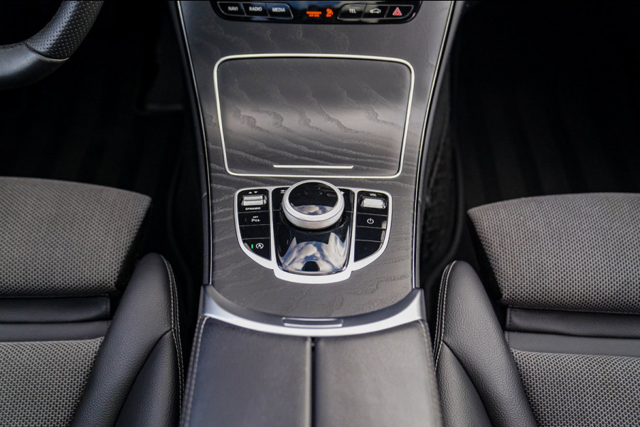 Mercedes-Benz C-Klasse 180 Sport Edition Premium Plus | Dubbele Panorama | AMG Pakket | Stoelverwarming | Xenon / LED | Sfeerverli