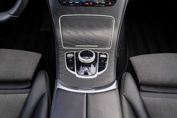 Mercedes-Benz C-Klasse 180 Sport Edition Premium Plus | Dubbele Panorama | AMG Pakket | Stoelverwarming | Xenon / LED | Sfeerverli