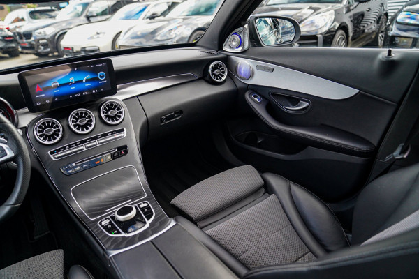 Mercedes-Benz C-Klasse 180 Sport Edition Premium Plus | Dubbele Panorama | AMG Pakket | Stoelverwarming | Xenon / LED | Sfeerverli