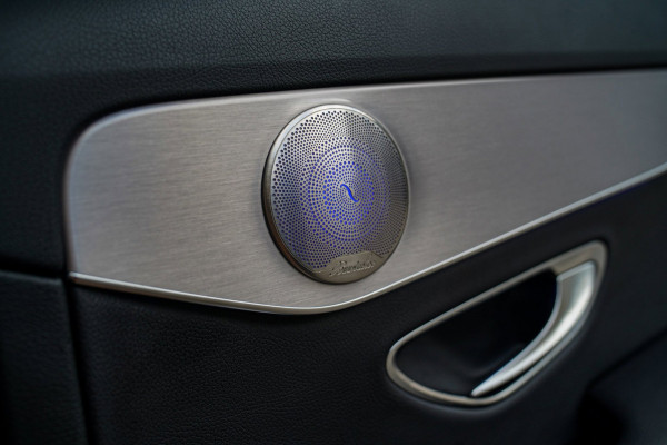 Mercedes-Benz C-Klasse 180 Sport Edition Premium Plus | Dubbele Panorama | AMG Pakket | Stoelverwarming | Xenon / LED | Sfeerverli