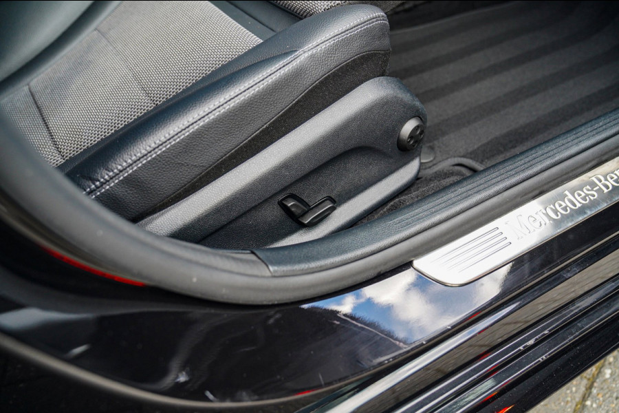 Mercedes-Benz C-Klasse 180 Sport Edition Premium Plus | Dubbele Panorama | AMG Pakket | Stoelverwarming | Xenon / LED | Sfeerverli