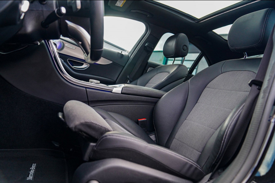 Mercedes-Benz C-Klasse 180 Sport Edition Premium Plus | Dubbele Panorama | AMG Pakket | Stoelverwarming | Xenon / LED | Sfeerverli