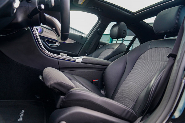 Mercedes-Benz C-Klasse 180 Sport Edition Premium Plus | Dubbele Panorama | AMG Pakket | Stoelverwarming | Xenon / LED | Sfeerverli