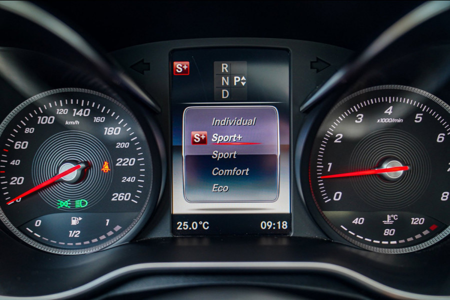 Mercedes-Benz C-Klasse 180 Sport Edition Premium Plus | Dubbele Panorama | AMG Pakket | Stoelverwarming | Xenon / LED | Sfeerverli