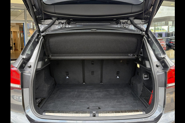 BMW X1 xDrive25e xLine | VOL! | Panoramadak | Harman Kardon | Adaptive Cruise | Keyless | Stoel & Stuurverwarming | Camera | 19 inch velgen | Elektrische achterklep | M stuurwiel |