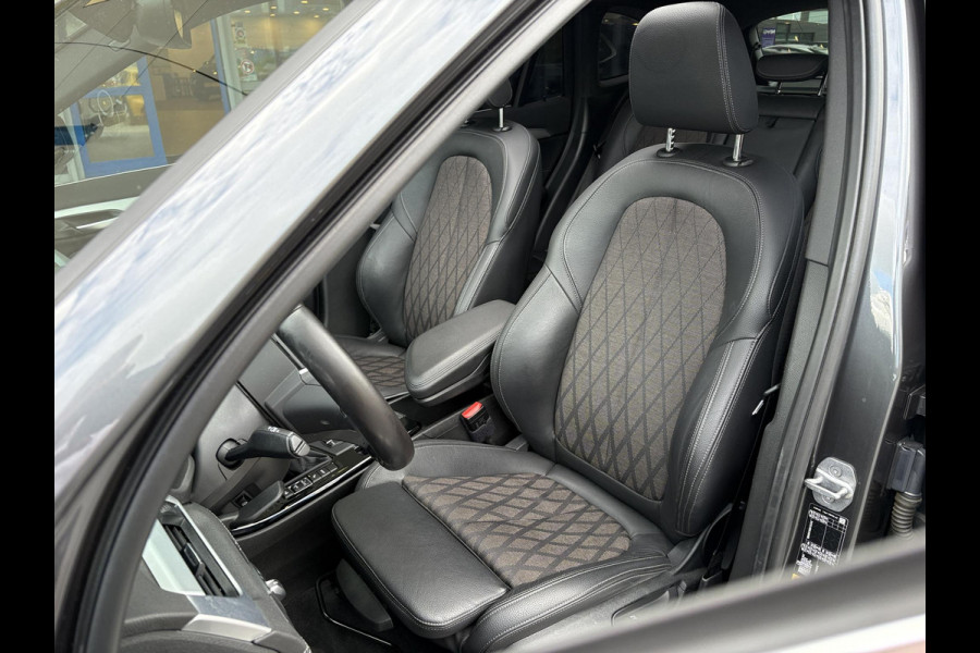 BMW X1 xDrive25e xLine | VOL! | Panoramadak | Harman Kardon | Adaptive Cruise | Keyless | Stoel & Stuurverwarming | Camera | 19 inch velgen | Elektrische achterklep | M stuurwiel |