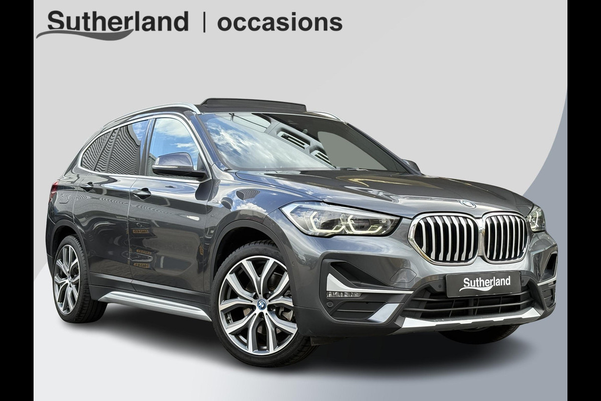 BMW X1 xDrive25e xLine | VOL! | Panoramadak | Harman Kardon | Adaptive Cruise | Keyless | Stoel & Stuurverwarming | Camera | 19 inch velgen | Elektrische achterklep | M stuurwiel |