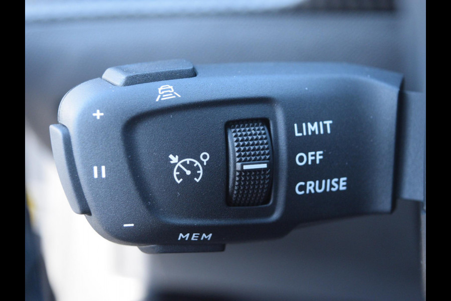 Peugeot 2008 1.2 Hybrid 145 Allure l Adaptief cruise control l Navigatie l 360 camera